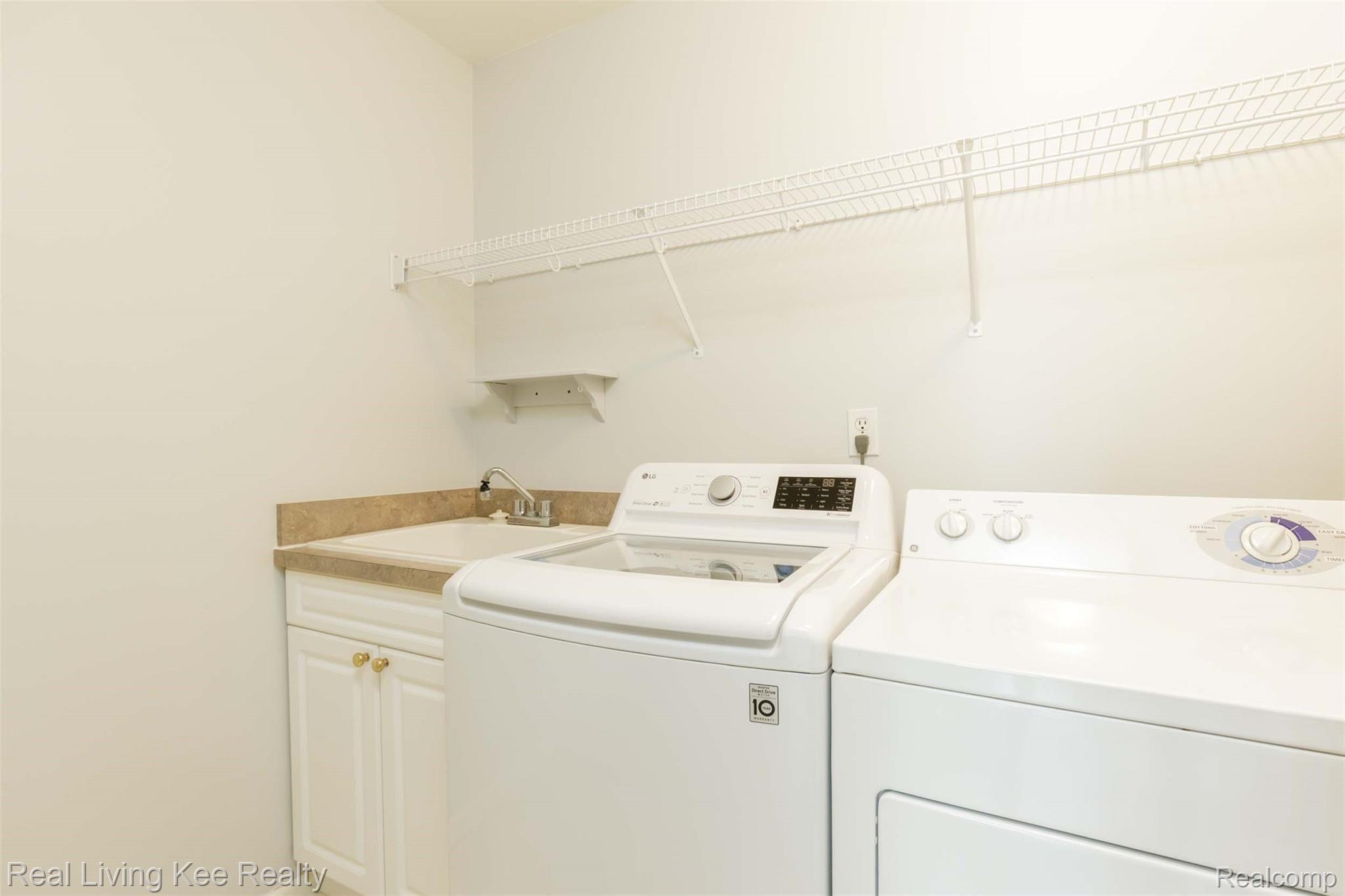3569 Oakmonte Boulevard Rochester, MI 48306 - Photo 9 of 26 3569 Oakmonte-9.jpg
