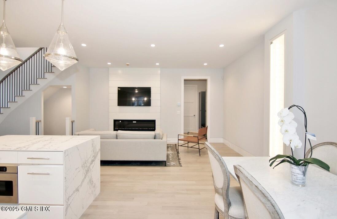 38 St Roch Avenue, Unit B Greenwich, CT 06830 - Photo 5 of 38 a living room with furniture and white walls