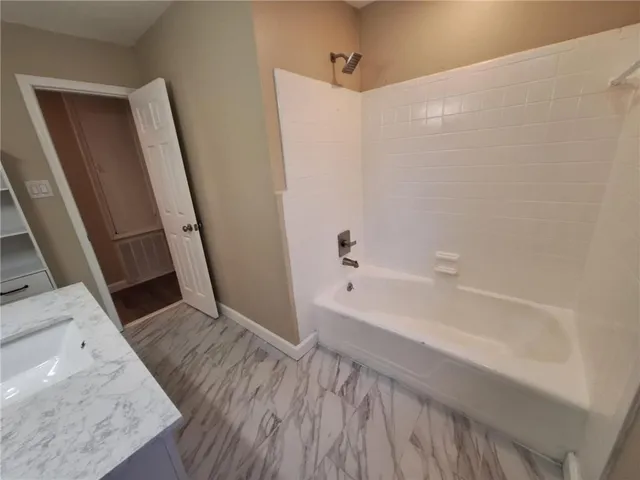 $275,500 | 567 Edgewood Drive, Pineville, LA 71360