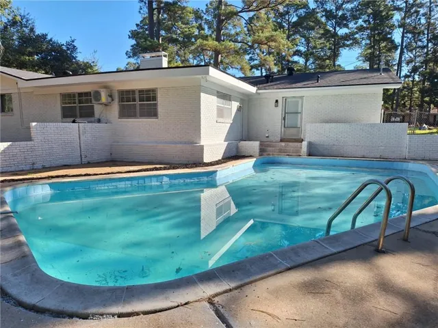 $275,500 | 567 Edgewood Drive, Pineville, LA 71360