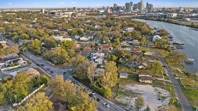 a view of a yard with a tree