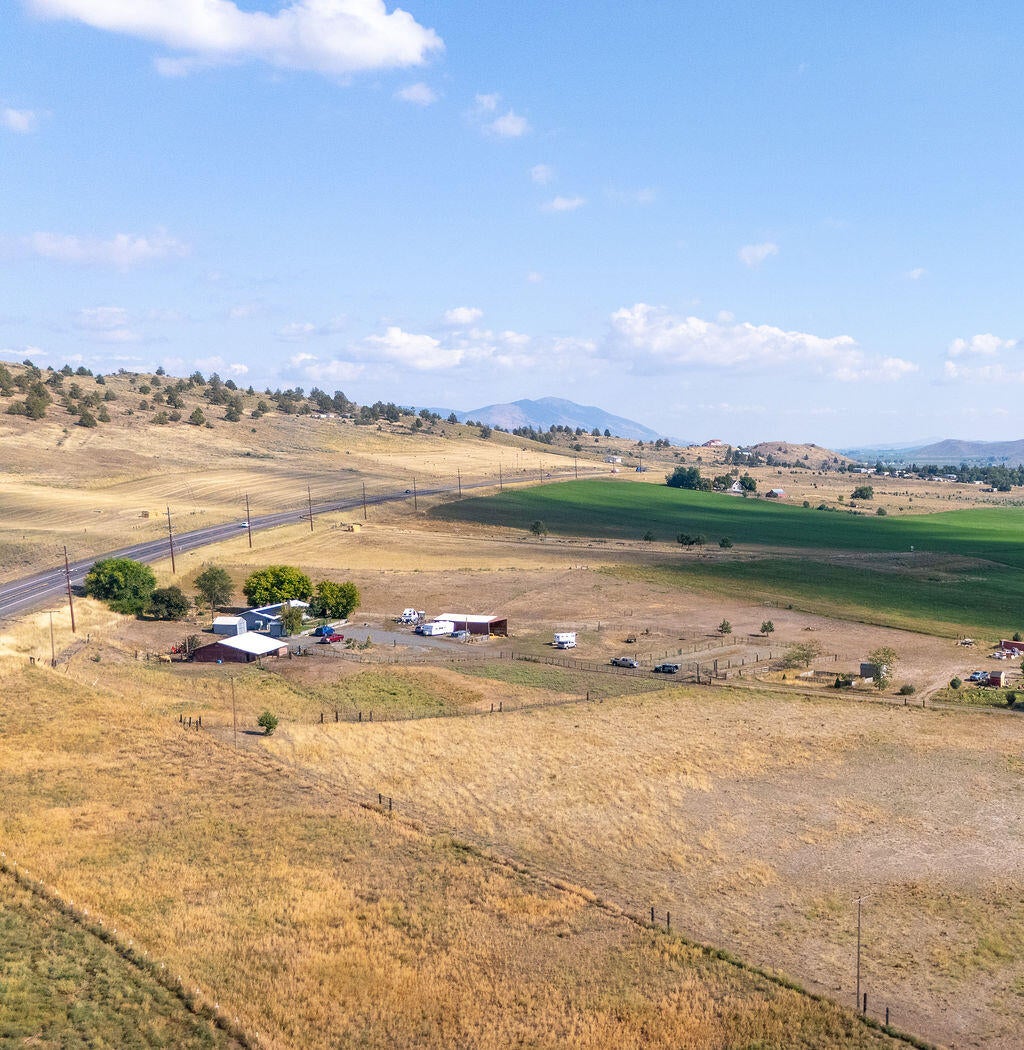 2137 Orindale Road Klamath Falls, OR 97601 - Photo 30 of 31 DJI_20250912154538_0023_D