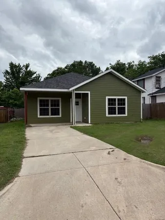 $1,895 | 1217 West 11th Avenue, Corsicana, TX 75110