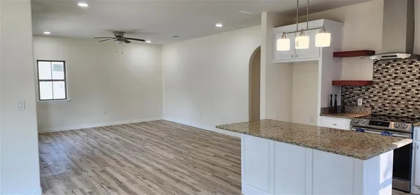 $1,895 | 1217 West 11th Avenue, Corsicana, TX 75110