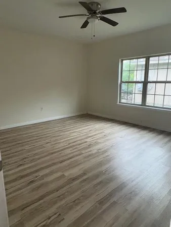 $1,895 | 1217 West 11th Avenue, Corsicana, TX 75110