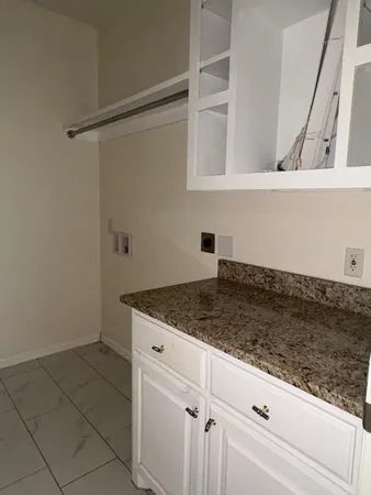 $1,895 | 1217 West 11th Avenue, Corsicana, TX 75110