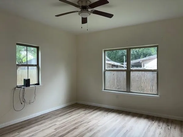 $1,895 | 1217 West 11th Avenue, Corsicana, TX 75110