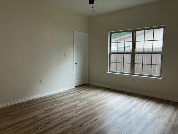 $1,895 | 1217 West 11th Avenue, Corsicana, TX 75110