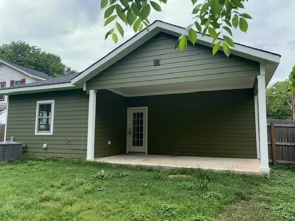 $1,895 | 1217 West 11th Avenue, Corsicana, TX 75110