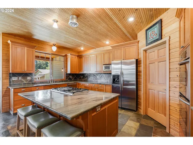 $1,725,000 | 17765 Monnier Road Northeast, Hubbard, OR 97032