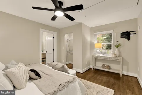 $799,900 | 4000 Roberts Road, Fairfax, VA 22032