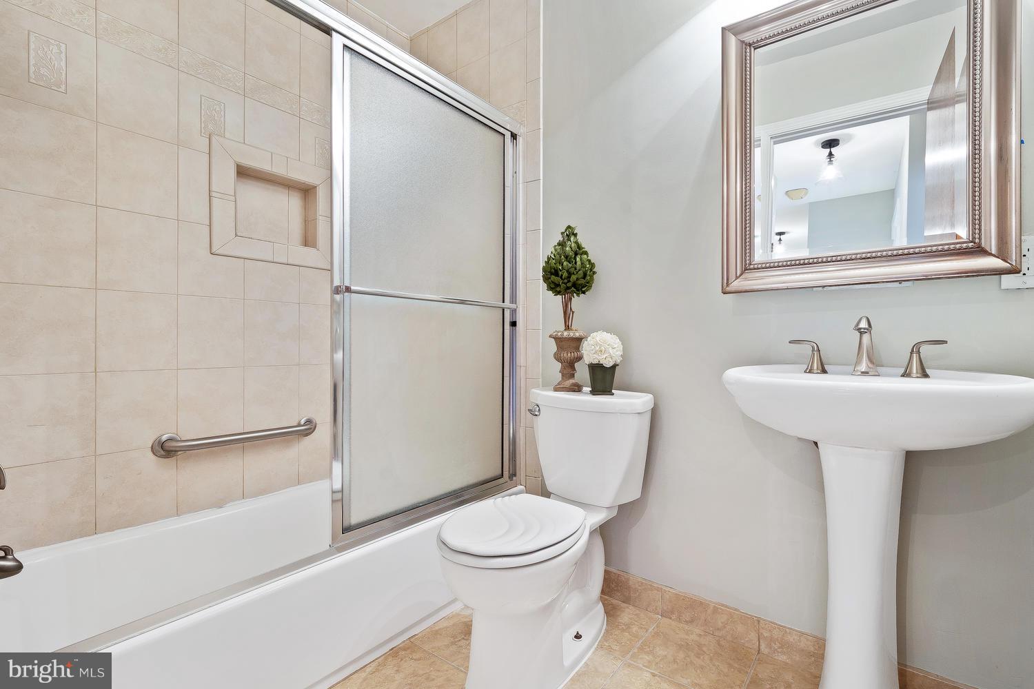 19108 Bloomfield Road Olney, MD 20832 - Photo 16 of 25 Fall Full Bath