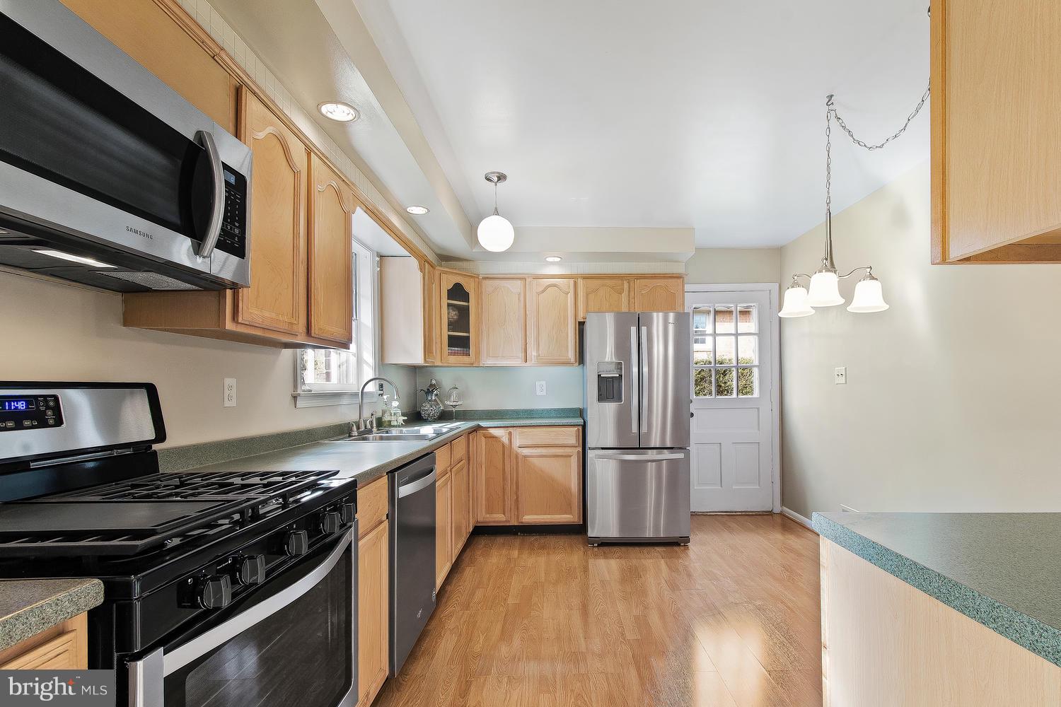 All brand new SS appliances! (Installed Jan 2019)