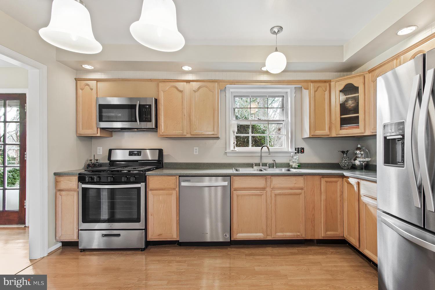19108 Bloomfield Road Olney, MD 20832 - Photo 8 of 25 Kitchen