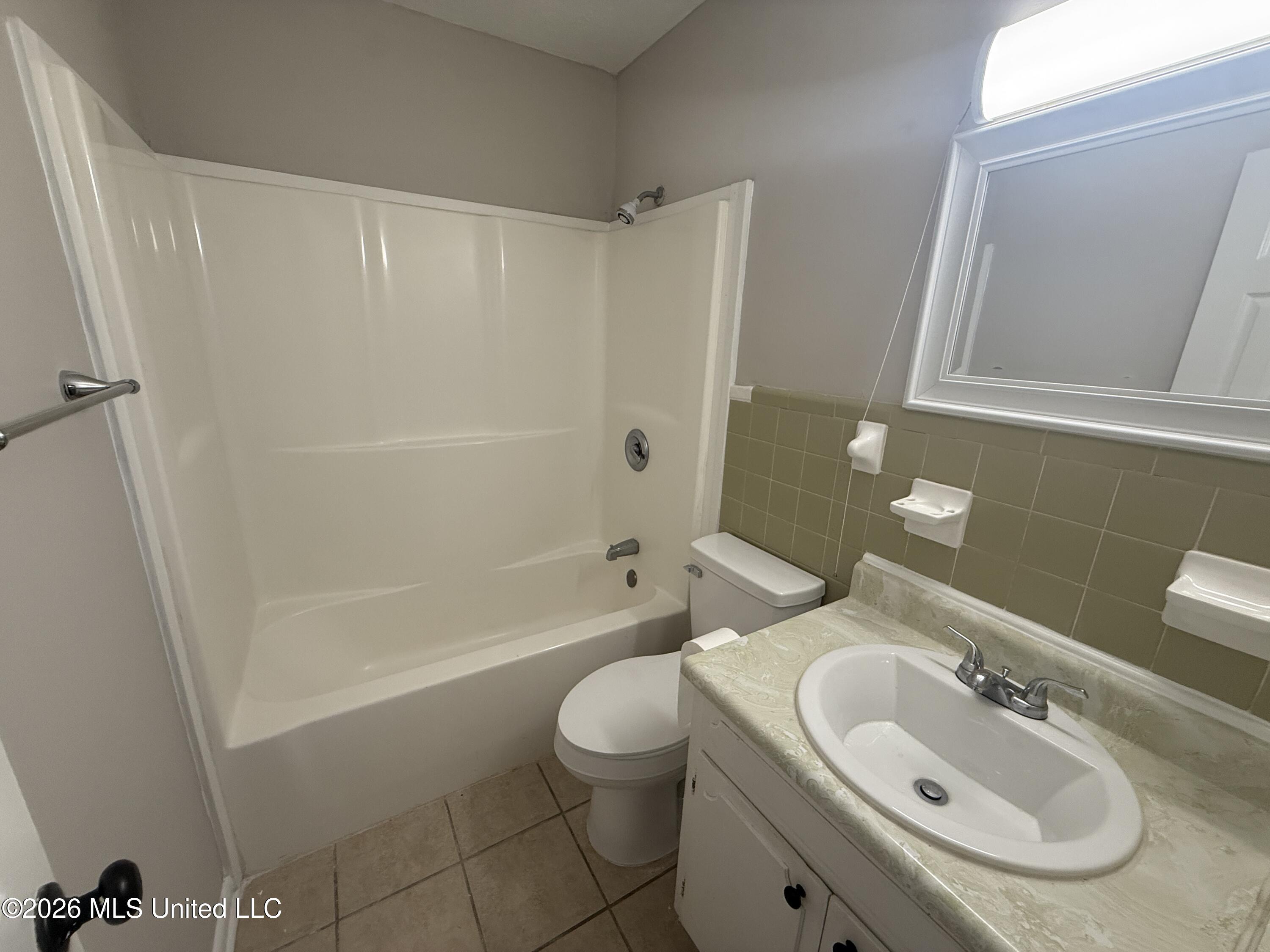 1605 Riverside Drive Gautier, MS 39553 - Photo 38 of 47 Main bath