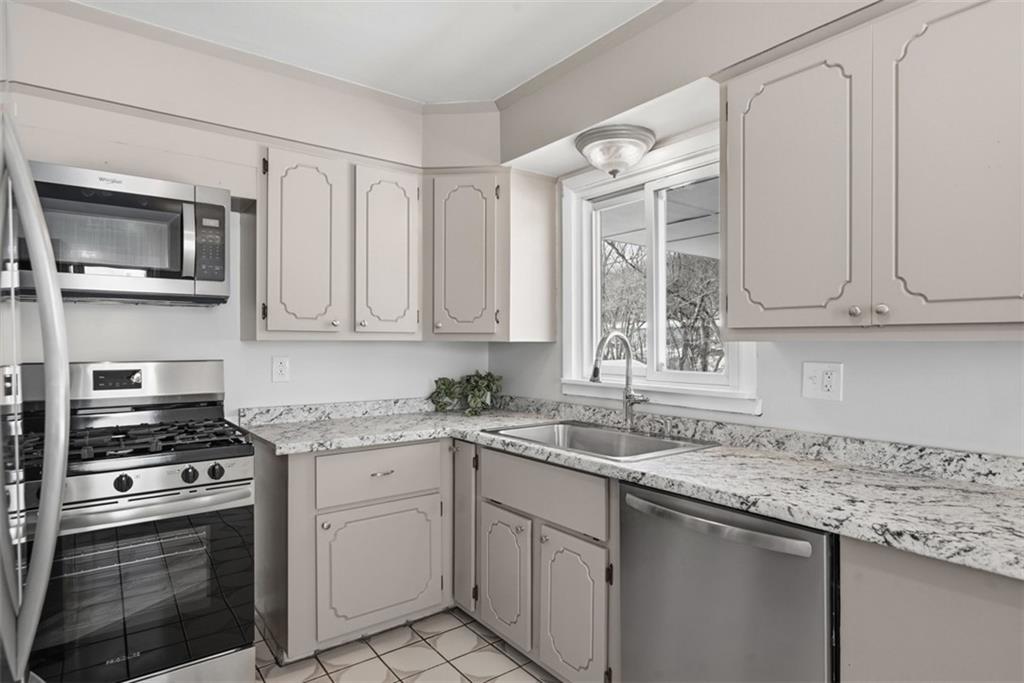 106 Maple Drive Valencia, PA 16059 - Photo 9 of 37