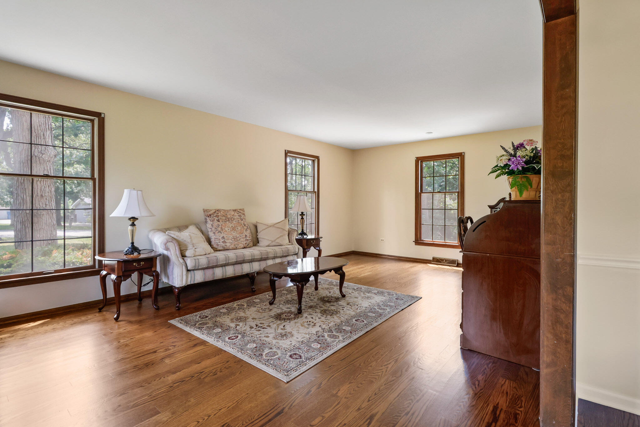 8670 Howard Street St. John, IN 46373 - Photo 6 of 34 a living room with furniture rug and wooden floor
