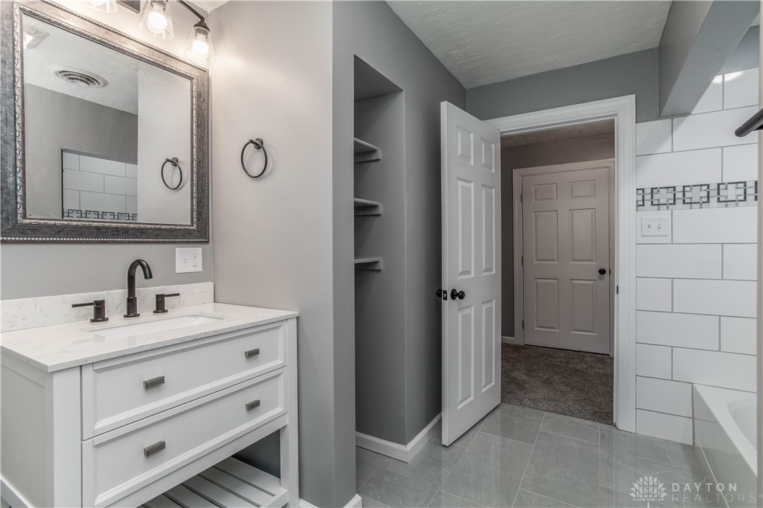 391 Darst Road Dayton, OH 45440 - Photo 14 of 37