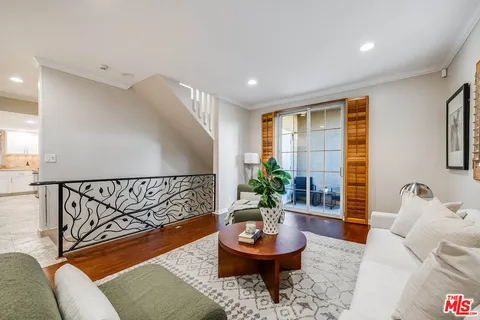 $949,000 | 10923 Landale Street, Unit 2, Toluca Lake, CA 91602