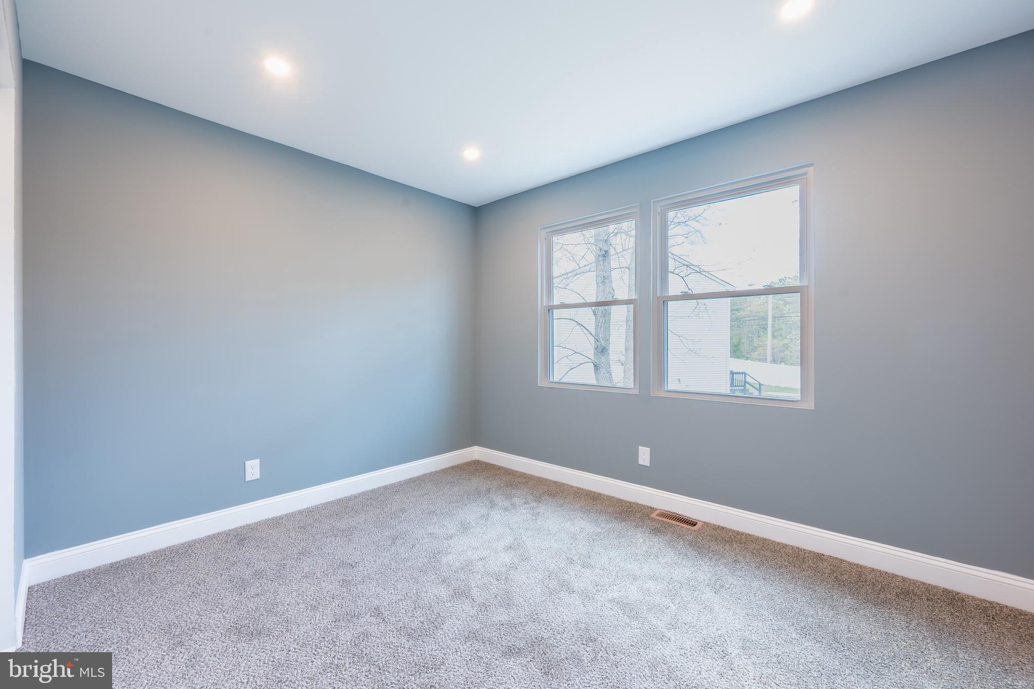 3 Slalom Court Pine Hill, NJ 08021 - Photo 30 of 47 an empty room with windows