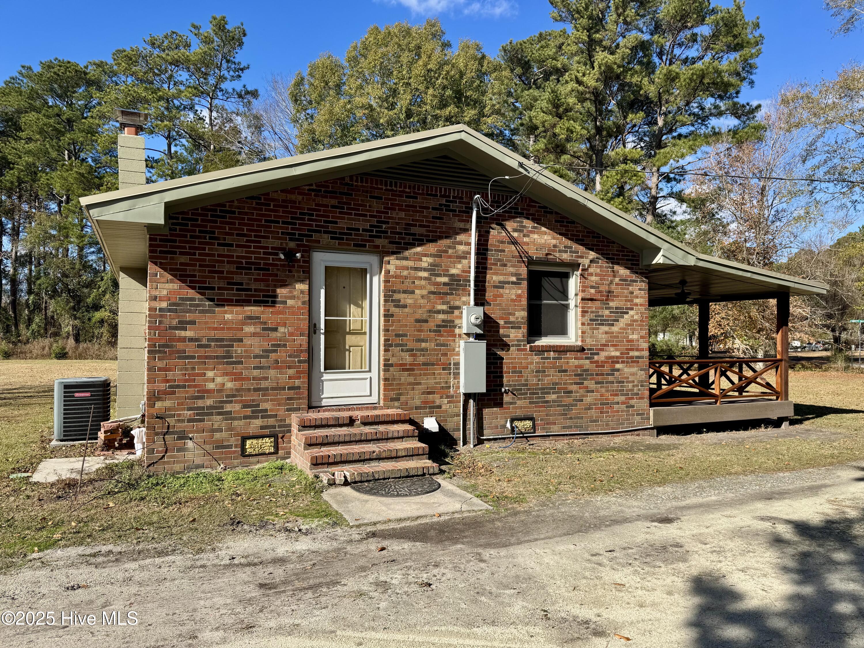 3211 Crooked Run Road Willard, NC 28478 - Photo 5 of 24 Side Entry