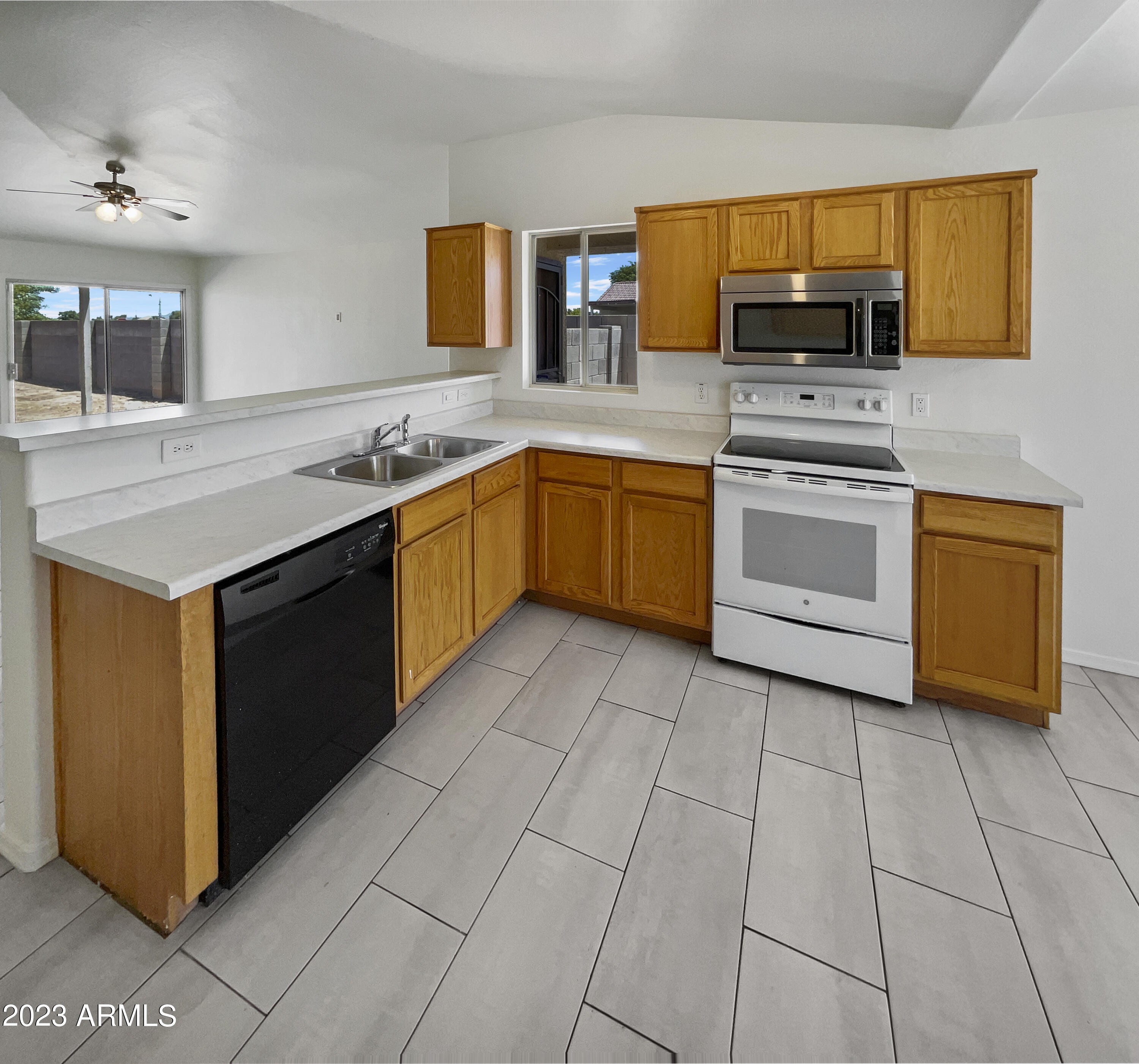 2744 West Grenadine Road Phoenix, AZ 85041 - Photo 11 of 27 listing_8