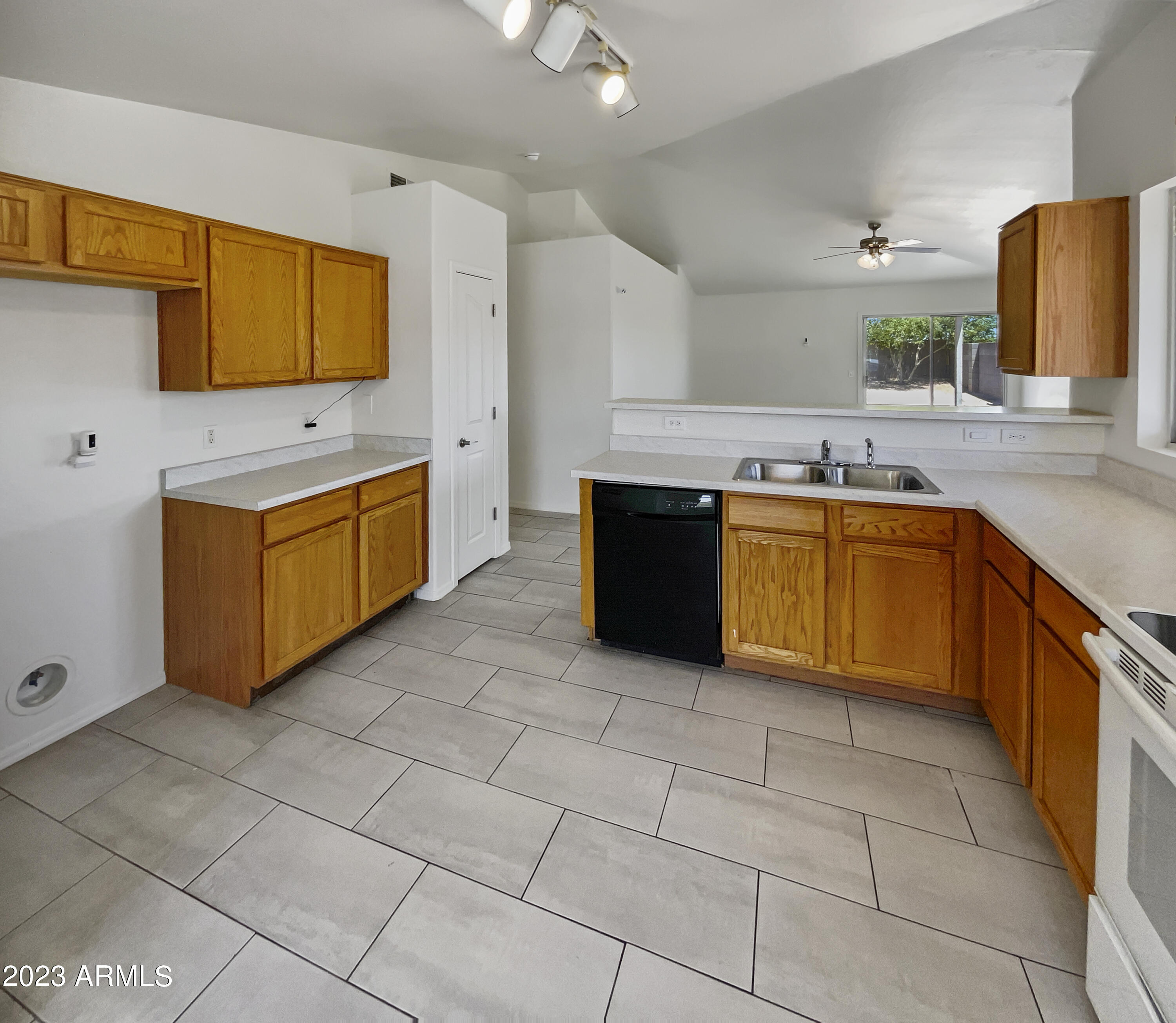 2744 West Grenadine Road Phoenix, AZ 85041 - Photo 12 of 27 listing_9