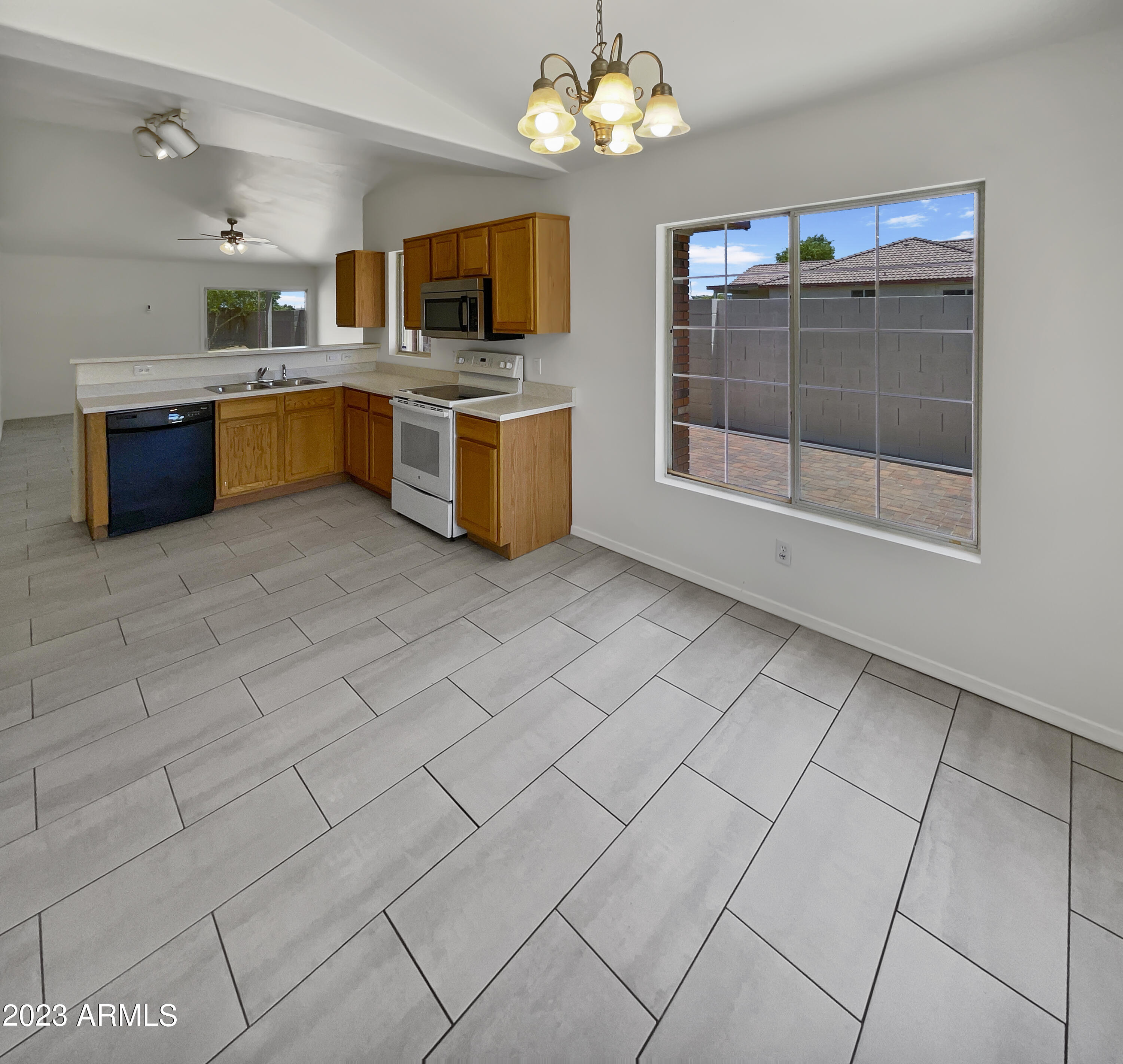 2744 West Grenadine Road Phoenix, AZ 85041 - Photo 14 of 27 listing_11