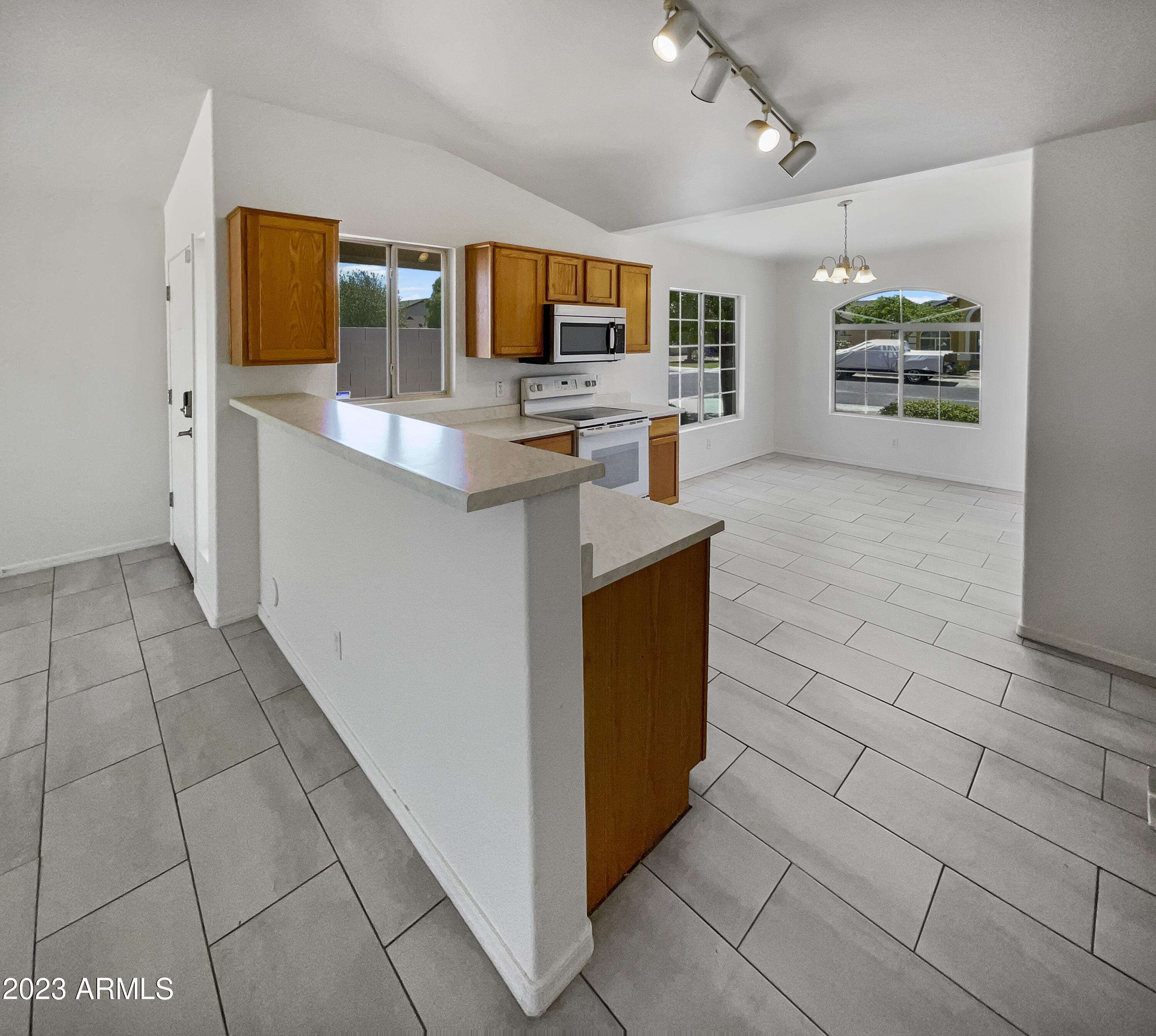 2744 West Grenadine Road Phoenix, AZ 85041 - Photo 10 of 27 listing_7