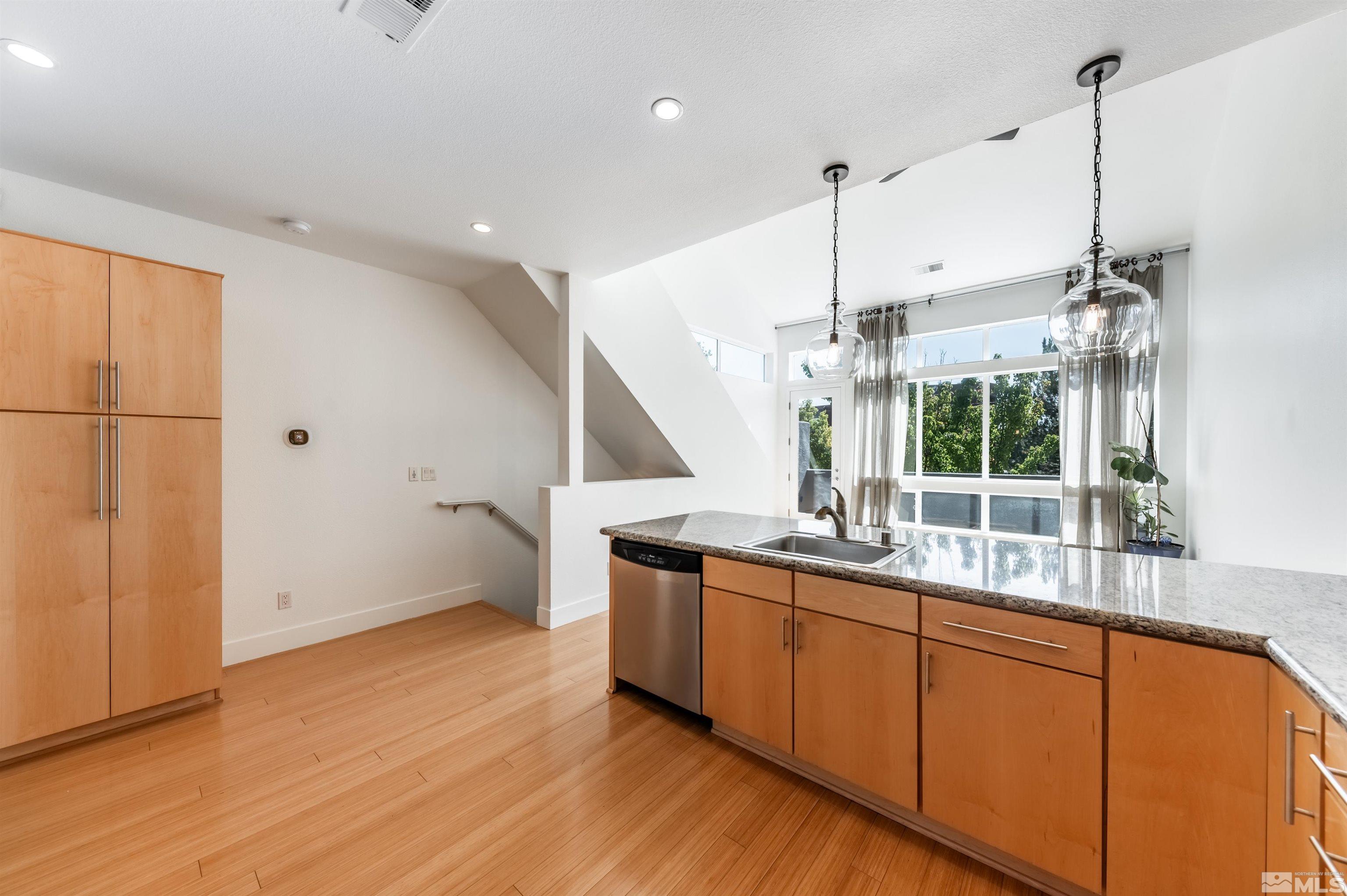 385 Pine Street Reno, NV 89501 - Photo 7 of 39 Photo 7