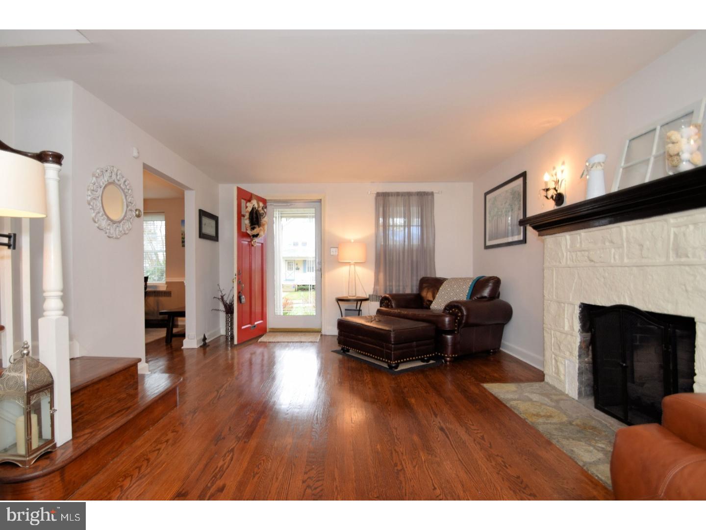 327 Montier Road Glenside, PA 19038 - Photo 4 of 24 Living Room