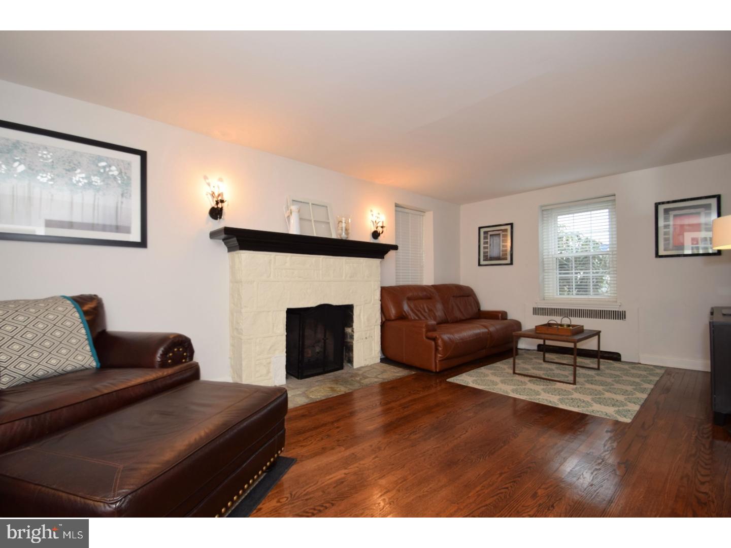 327 Montier Road Glenside, PA 19038 - Photo 5 of 24 Living Room