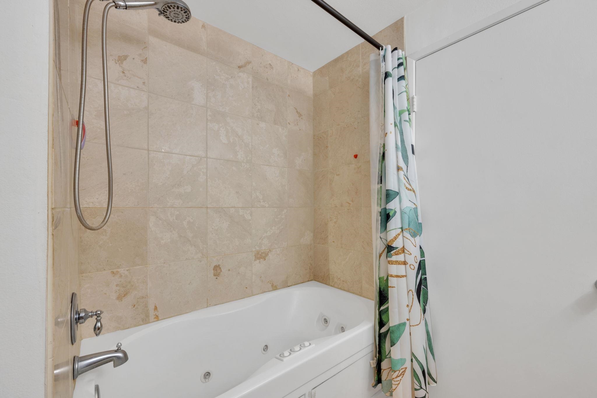 2747 South Kihei Road, Unit C205 Kihei, HI 96753 - Photo 23 of 49 a bathroom with a bathtub and shower