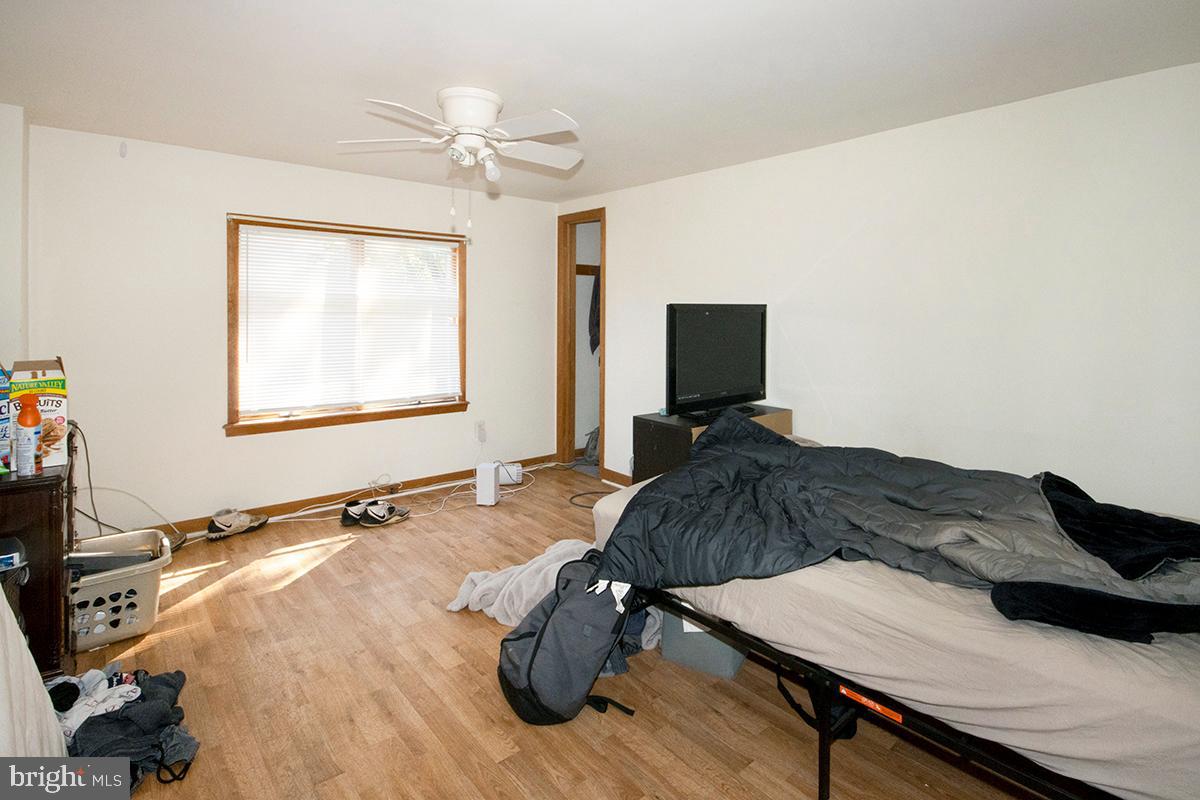 8 Franklin Road Glassboro, NJ 08028 - Photo 27 of 40 a bedroom with a bed window and a table