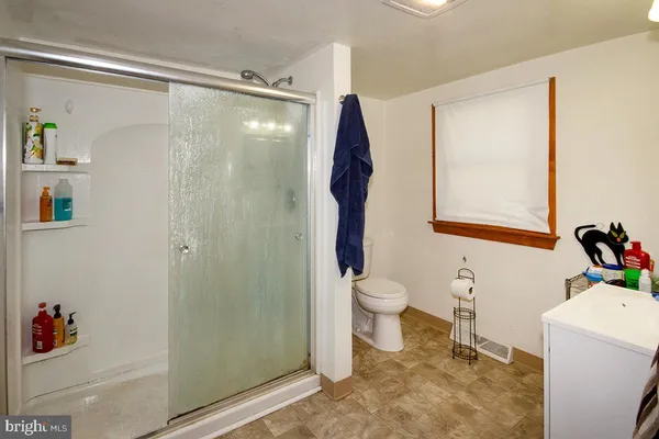 a bathroom with a toilet and a shower
