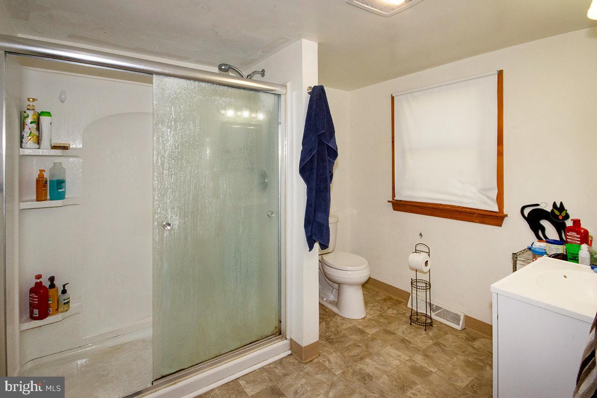 8 Franklin Road Glassboro, NJ 08028 - Photo 8 of 40 a bathroom with a toilet and a shower