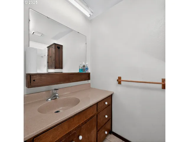 $384,995 | 840 South 1st Street, Cottage Grove, OR 97424