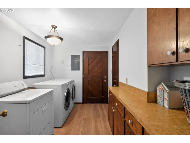 $384,995 | 840 South 1st Street, Cottage Grove, OR 97424