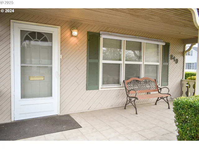 $384,995 | 840 South 1st Street, Cottage Grove, OR 97424