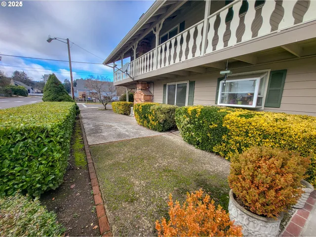 $384,995 | 840 South 1st Street, Cottage Grove, OR 97424