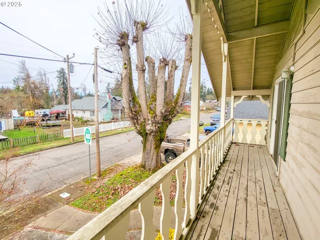 $384,995 | 840 South 1st Street, Cottage Grove, OR 97424