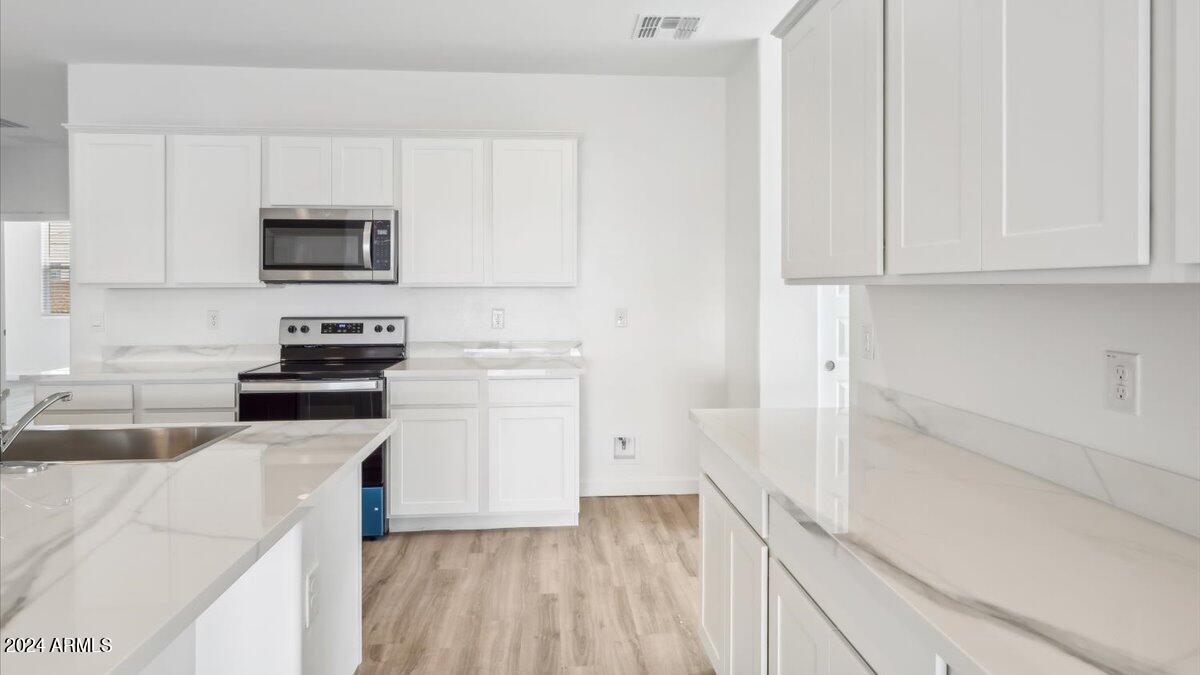 2196 West Spaulding Avenue Apache Junction, AZ 85120 - Photo 10 of 11 kingston kitchen 2