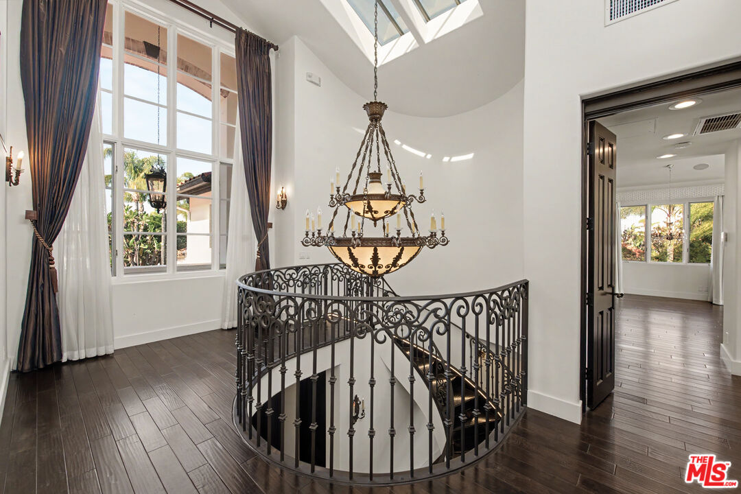 12608 Promontory Road Los Angeles, CA 90049 - Photo 27 of 59