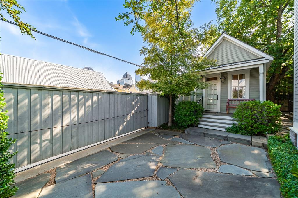 2315 Routh Street Dallas, TX 75201 - Photo 26 of 38 a view of outdoor space and yard