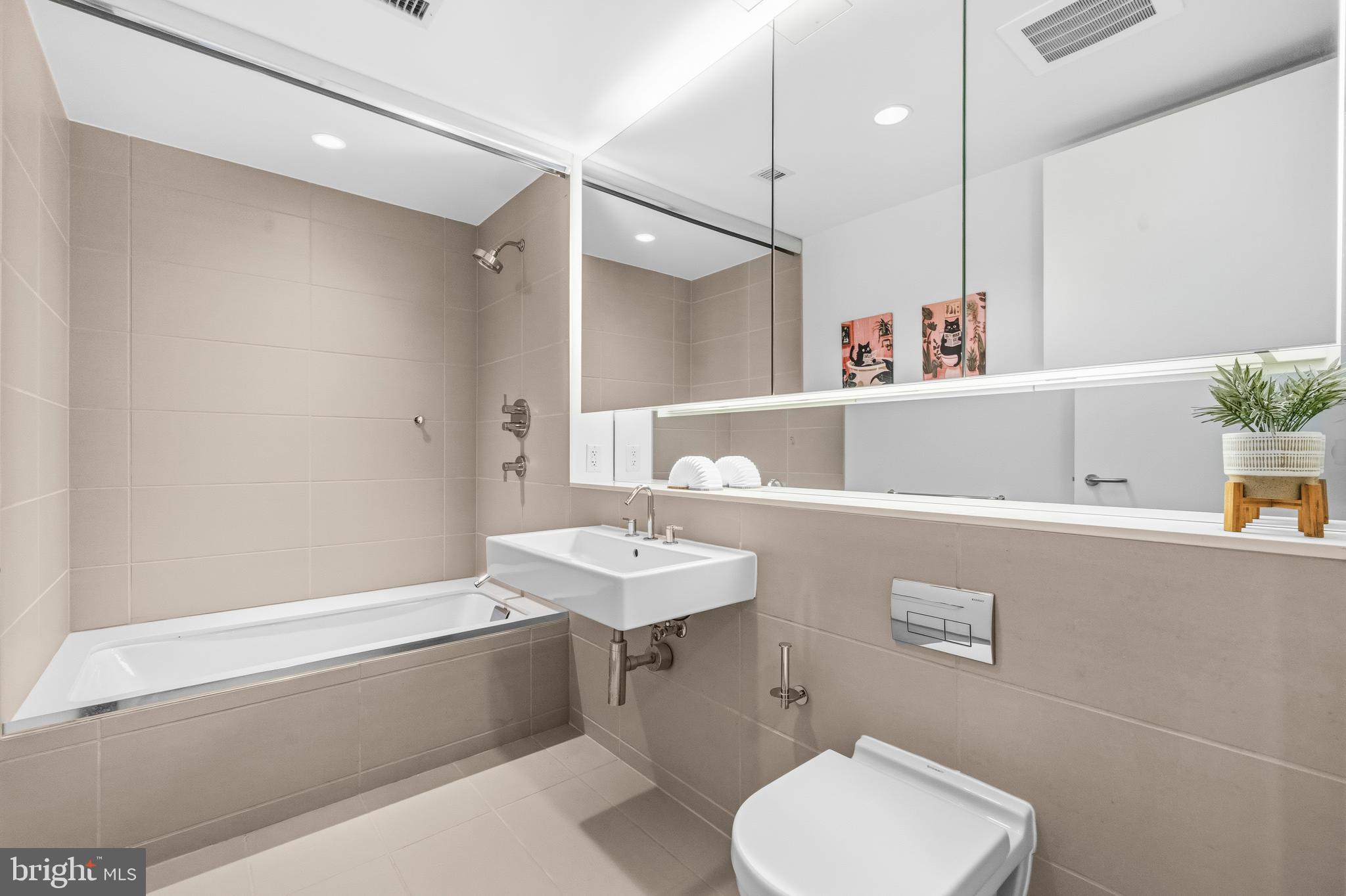 925 H Street Northwest, Unit 315 Washington, DC 20001 - Photo 19 of 46