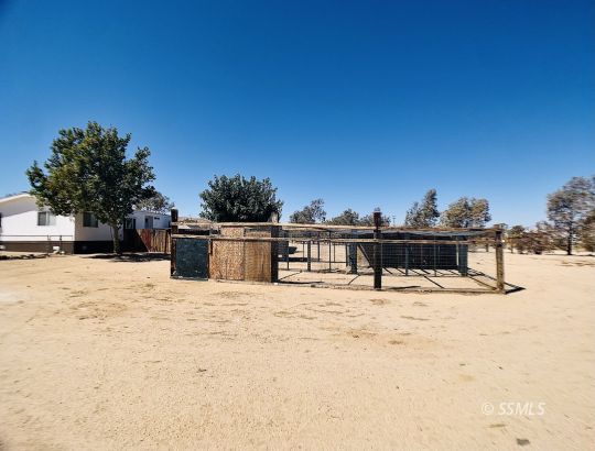 1370 Alpine Way Ridgecrest, CA 93555 - Photo 6 of 31 a view of a ocean view