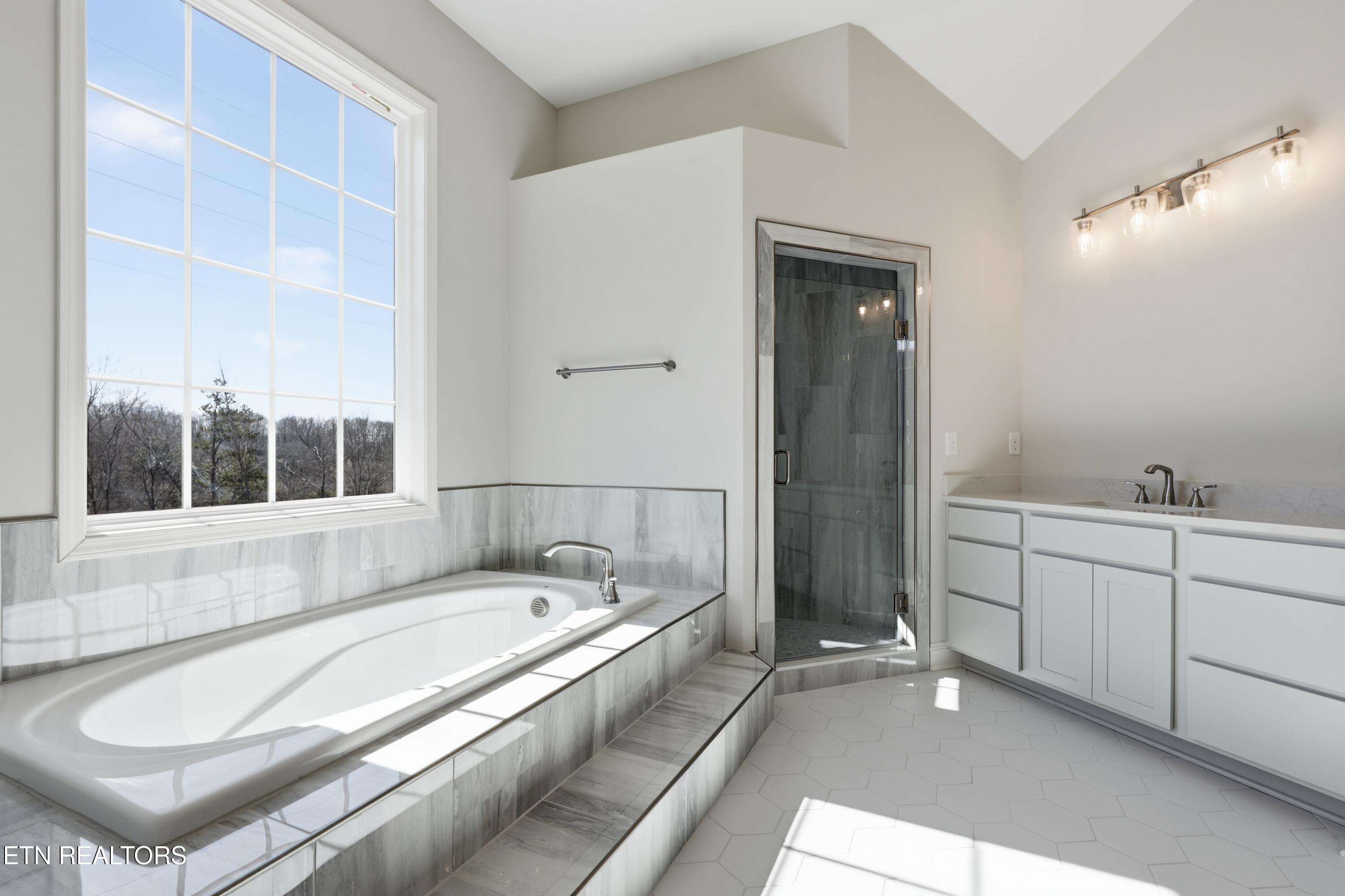 1888 Hickory Reserve Road Knoxville, TN 37932 - Photo 15 of 23 Primary Bath