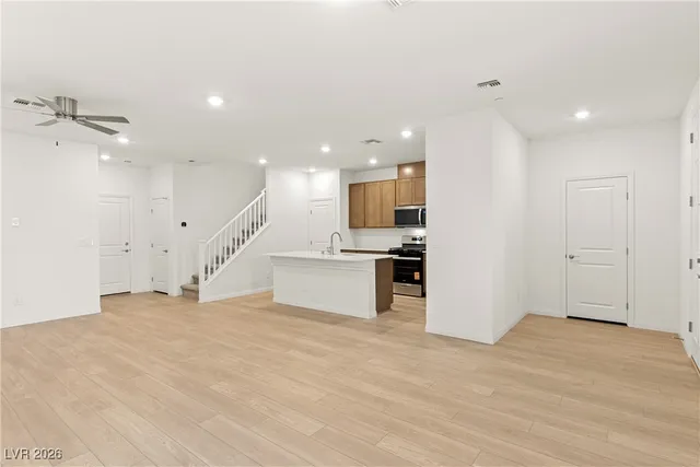 $2,100 | 2764 V. Napoli, Henderson, NV 89044