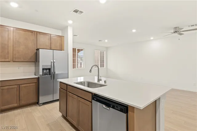 $2,100 | 2764 V. Napoli, Henderson, NV 89044