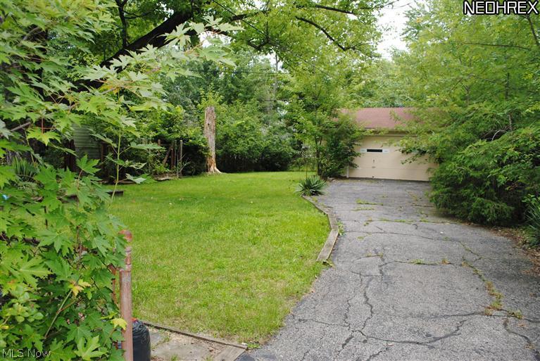 895 Englewood Road Cleveland Heights, OH 44121 - Photo 11 of 12